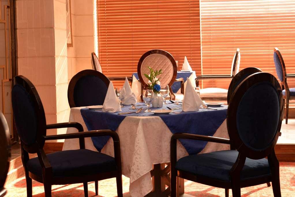 Best Western Premier Islamabad Hotell Restaurang bild